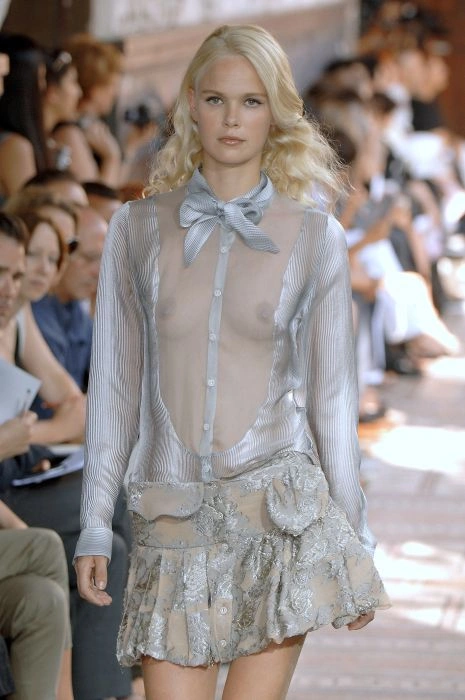 Дивна мода на відкрите верхнє вбрання (56 фото) – фото 20