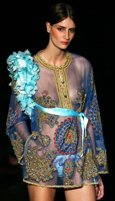 Дивна мода на відкрите верхнє вбрання (56 фото) – фото 25