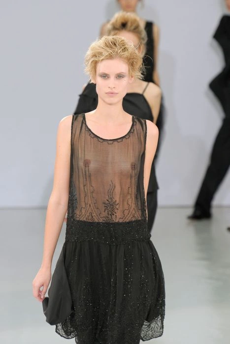 Дивна мода на відкрите верхнє вбрання (56 фото) – фото 28