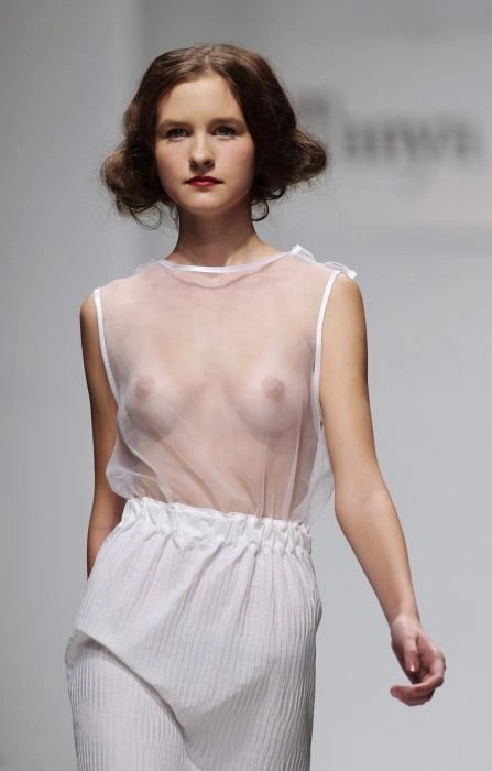 Дивна мода на відкрите верхнє вбрання (56 фото) – фото 30