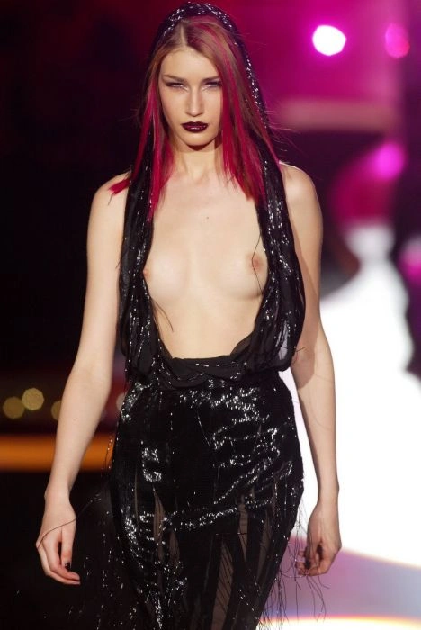 Дивна мода на відкрите верхнє вбрання (56 фото) – фото 45