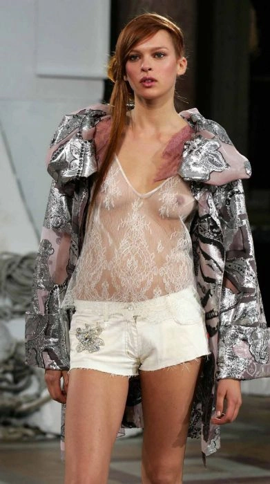 Дивна мода на відкрите верхнє вбрання (56 фото) – фото 49