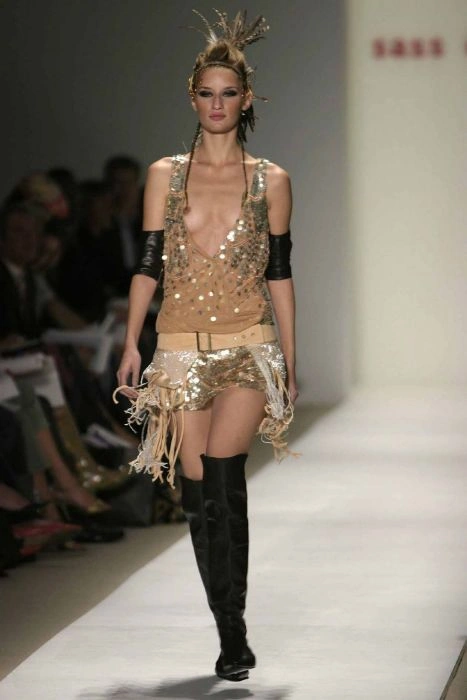 Дивна мода на відкрите верхнє вбрання (56 фото) – фото 51