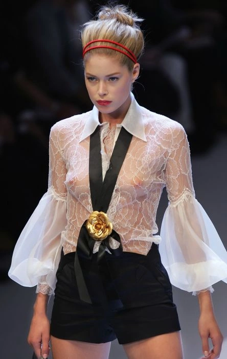 Дивна мода на відкрите верхнє вбрання (56 фото) – фото 52