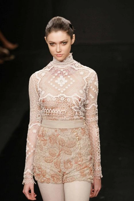 Дивна мода на відкрите верхнє вбрання (56 фото) – фото 55