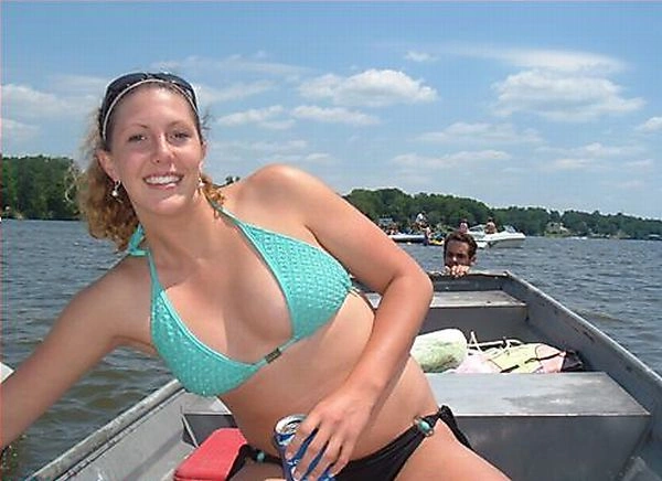 Фотобомби у купальниках (25 фото) – фото 6