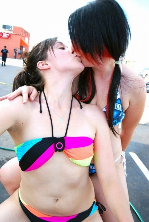 Дівчата цілуються (129 фото) – фото 11