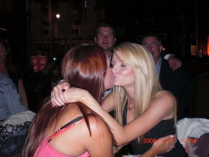 Дівчата цілуються (129 фото) – фото 28