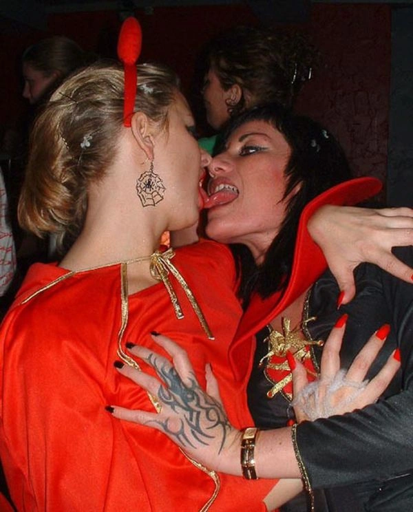 Дівчата цілуються (129 фото) – фото 68