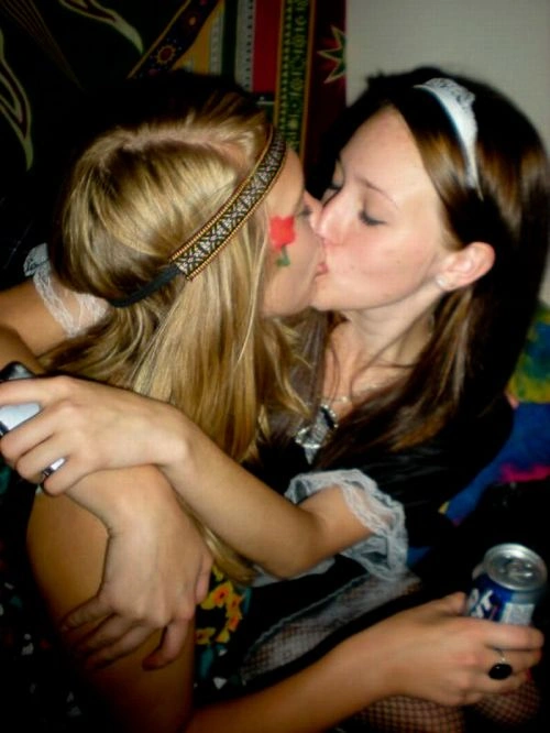 Дівчата цілуються (129 фото) – фото 76