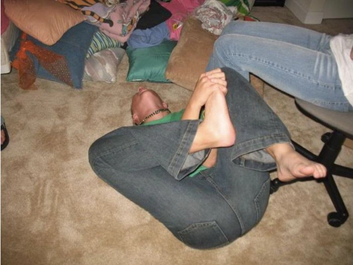 Милі дівчата з вивихнутими ногами (18 фото) – фото 6