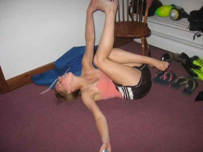 Милі дівчата з вивихнутими ногами (18 фото) – фото 10
