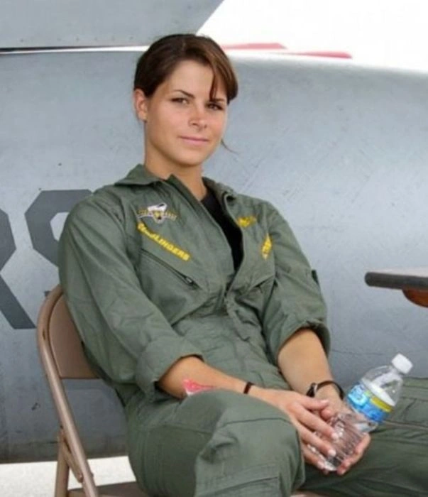 Дівчата та літаки (59 фото) – фото 6