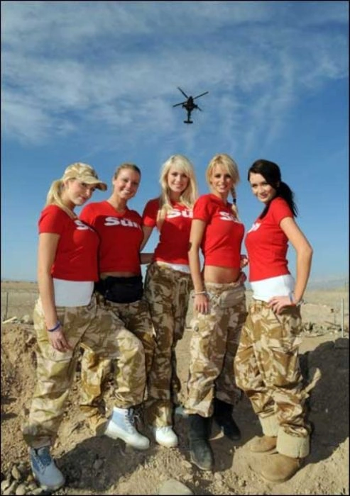 Дівчата та літаки (59 фото) – фото 11