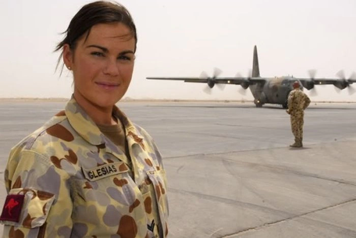 Дівчата та літаки (59 фото) – фото 29