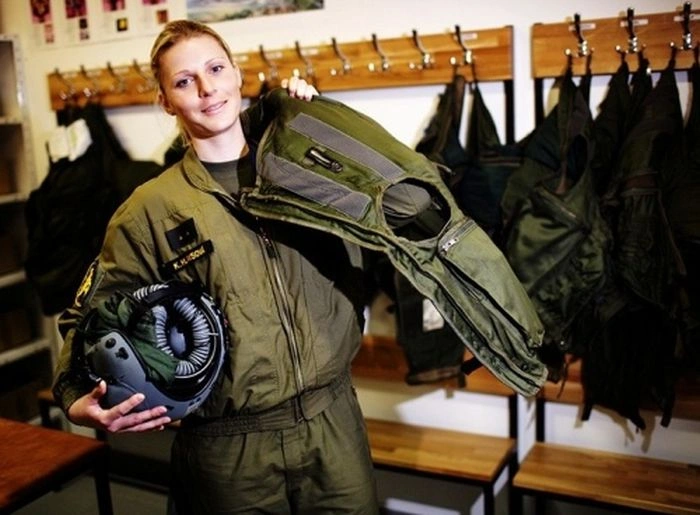 Дівчата та літаки (59 фото) – фото 31