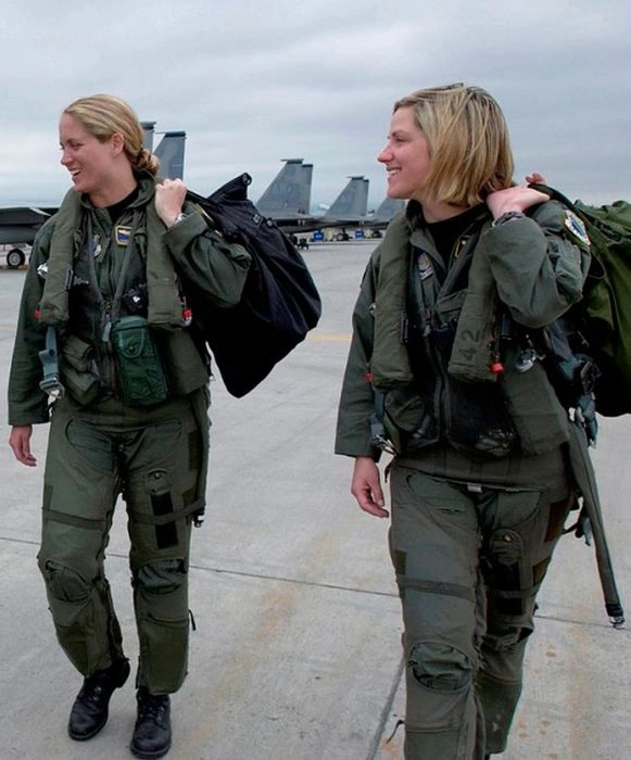 Дівчата та літаки (59 фото) – фото 41