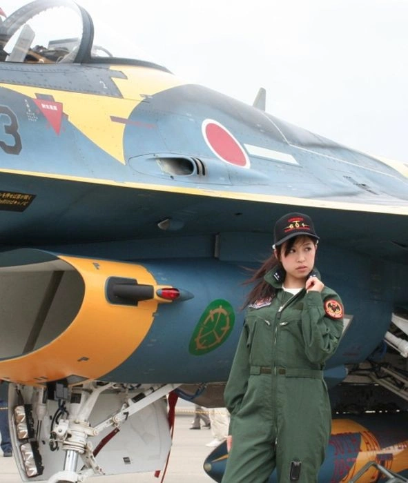 Дівчата та літаки (59 фото) – фото 42