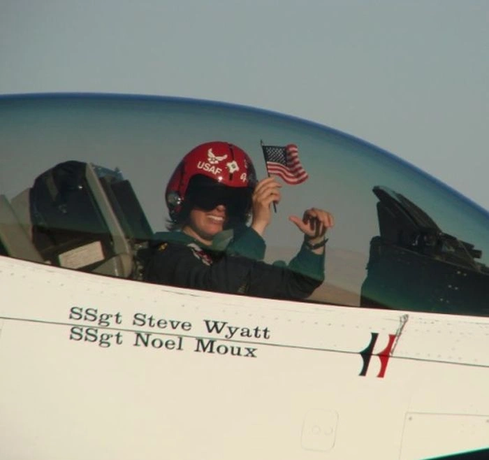 Дівчата та літаки (59 фото) – фото 48