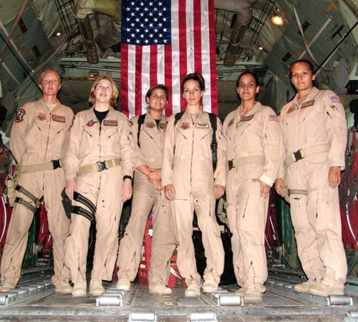 Дівчата та літаки (59 фото) – фото 50