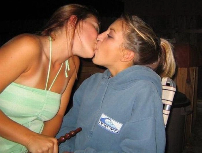 Дівчата цілуються (33 фото) – фото 12