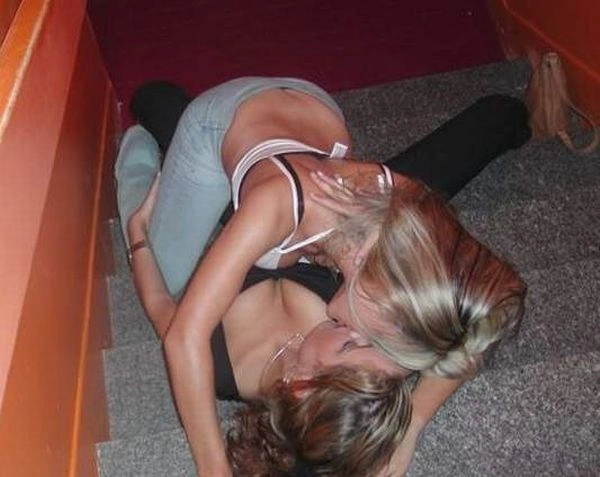 Дівчата цілуються (33 фото) – фото 19