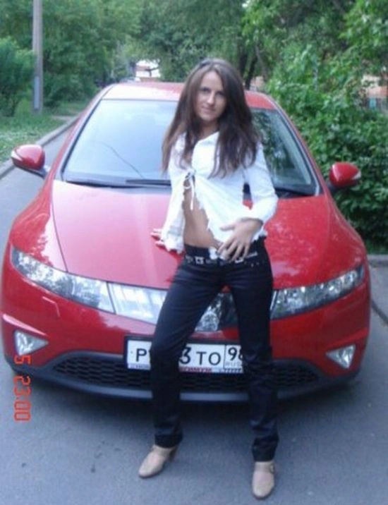 Наші дівчата і їх автомобілі (35 фото) – фото 16