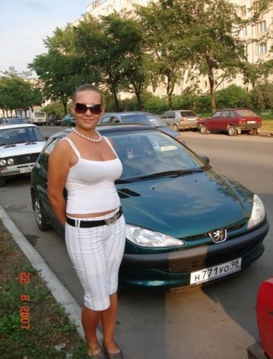 Наші дівчата і їх автомобілі (35 фото) – фото 17