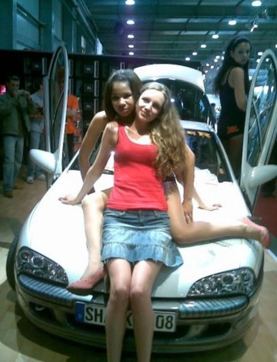 Наші дівчата і їх автомобілі (35 фото) – фото 21