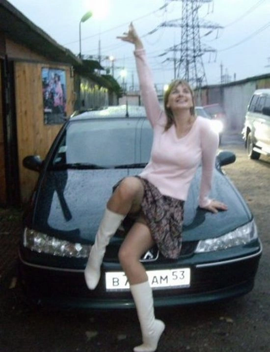 Наші дівчата і їх автомобілі (35 фото) – фото 22