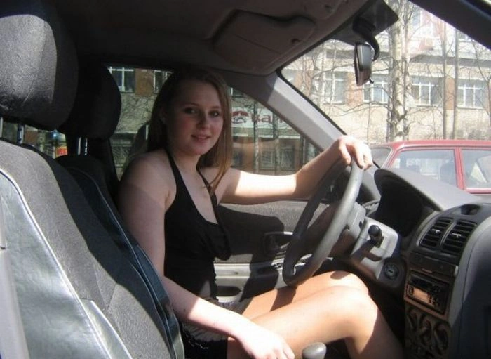 Наші дівчата і їх автомобілі (35 фото) – фото 27
