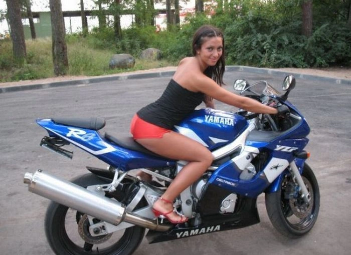 Наші дівчата і їх автомобілі (35 фото) – фото 29