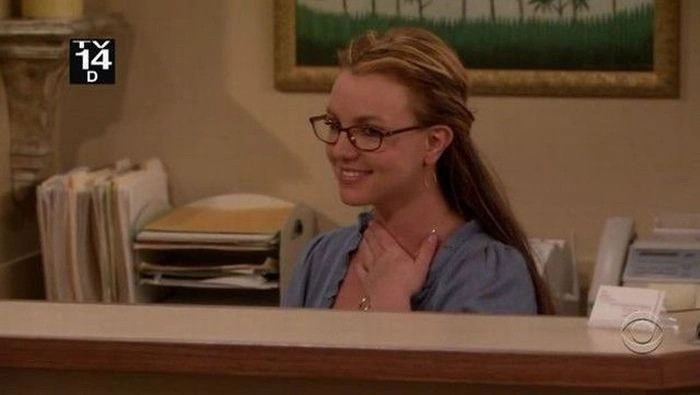 Дівчата, яким дуже пасують окуляри (67 фото) – фото 6