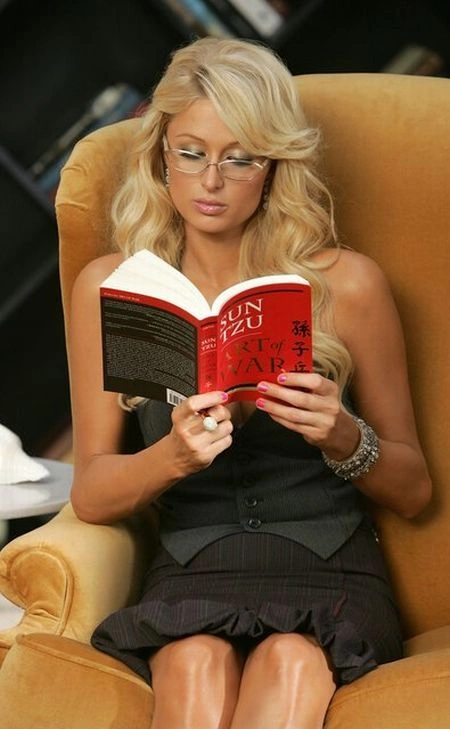 Дівчата, яким дуже пасують окуляри (67 фото) – фото 11