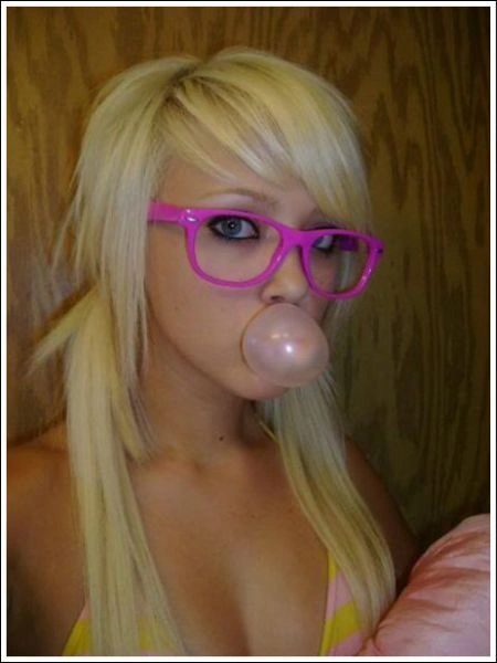 Дівчата, яким дуже пасують окуляри (67 фото) – фото 17