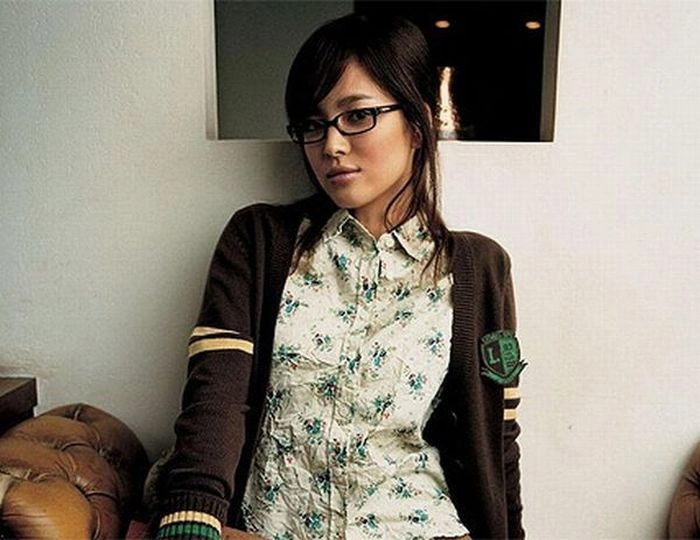 Дівчата, яким дуже пасують окуляри (67 фото) – фото 42