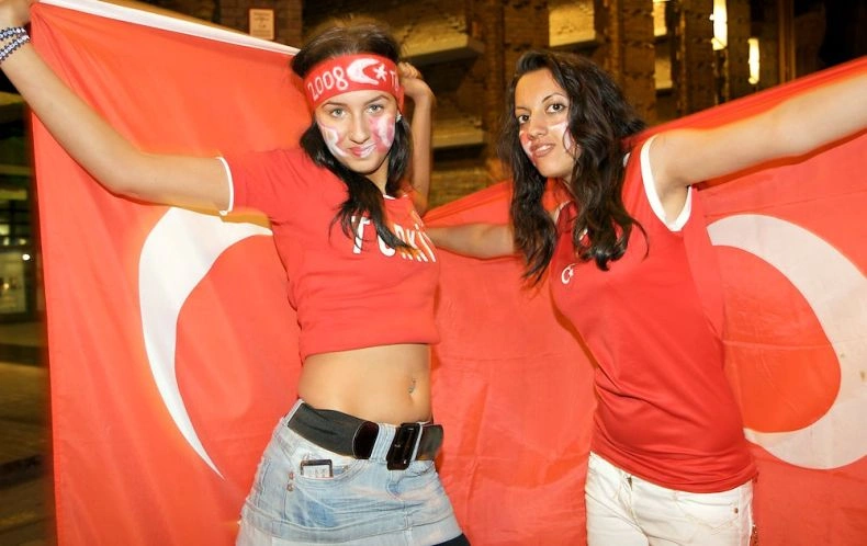 Трохи миленьких вболівальниць (43 фото) – фото 13