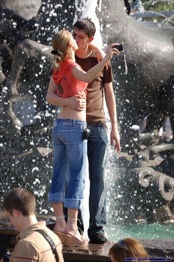 Дівчата у фонтанах (59 фото) – фото 3