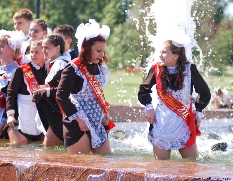 Дівчата у фонтанах (59 фото) – фото 41