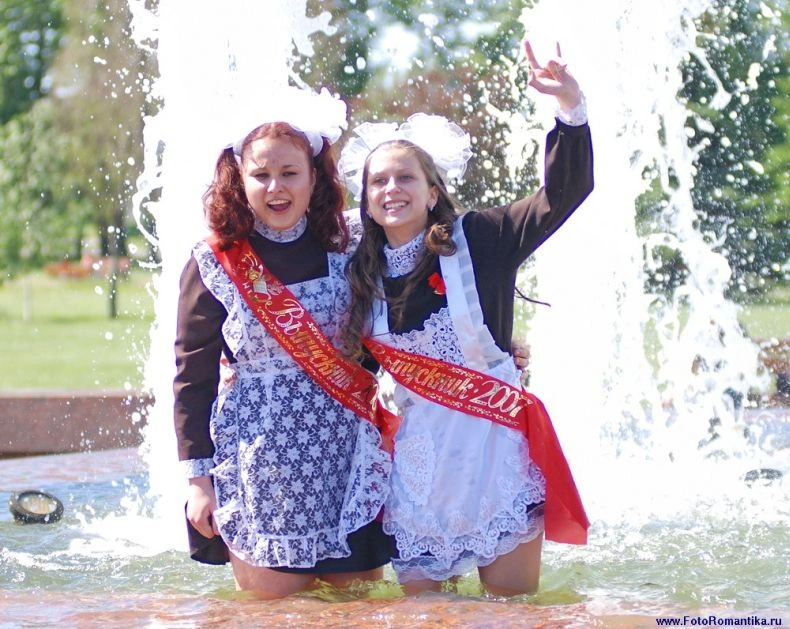 Дівчата у фонтанах (59 фото) – фото 50