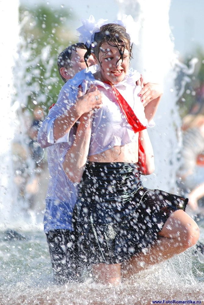 Дівчата у фонтанах (59 фото) – фото 51