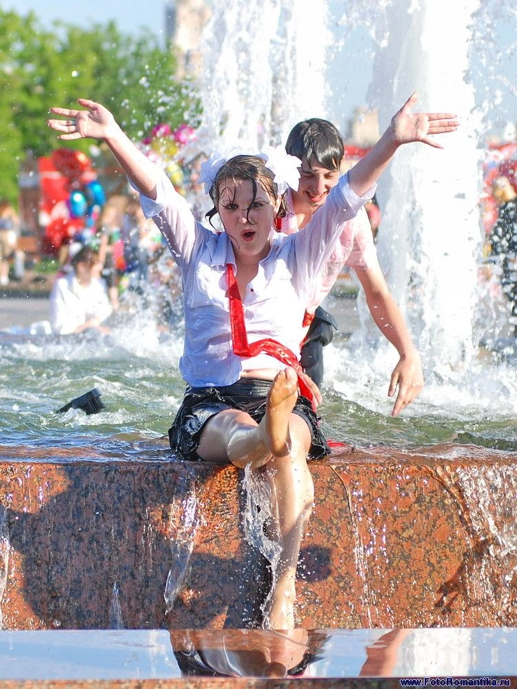 Дівчата у фонтанах (59 фото) – фото 58