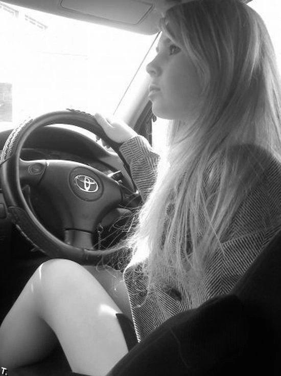 Дівчата за кермом (43 фото) – фото 13