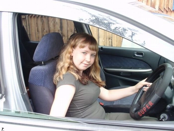 Дівчата за кермом (43 фото) – фото 16