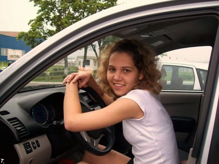 Дівчата за кермом (43 фото) – фото 17