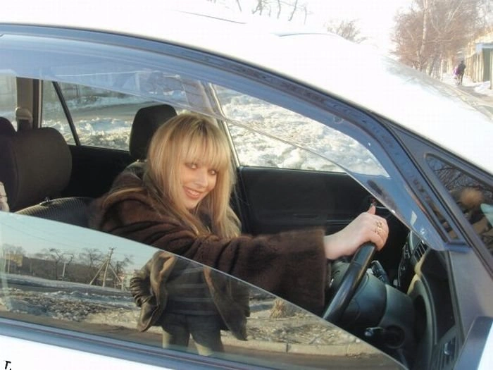 Дівчата за кермом (43 фото) – фото 29