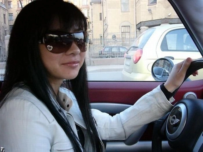 Дівчата за кермом (43 фото) – фото 30