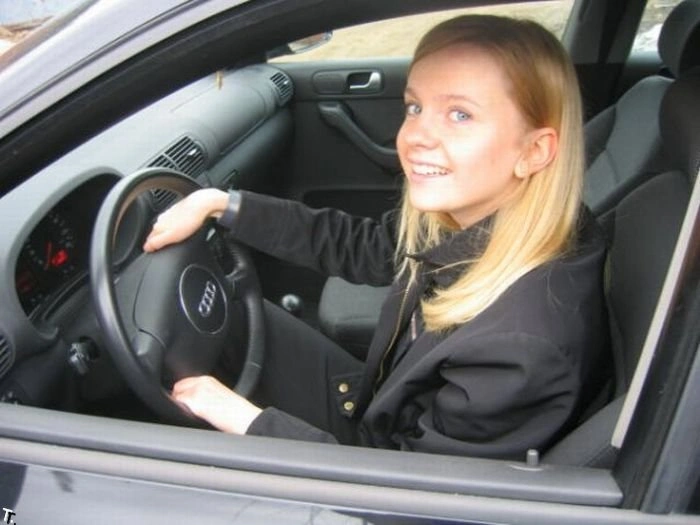 Дівчата за кермом (43 фото) – фото 34