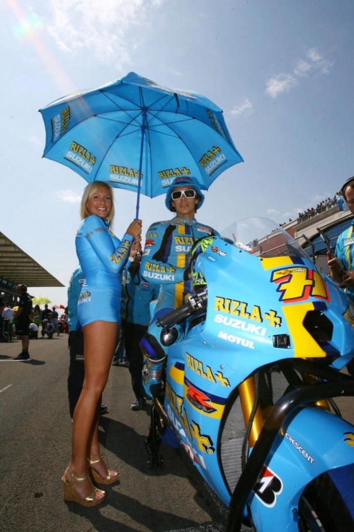 Дівчата з Suzuki (56 фото) – фото 28