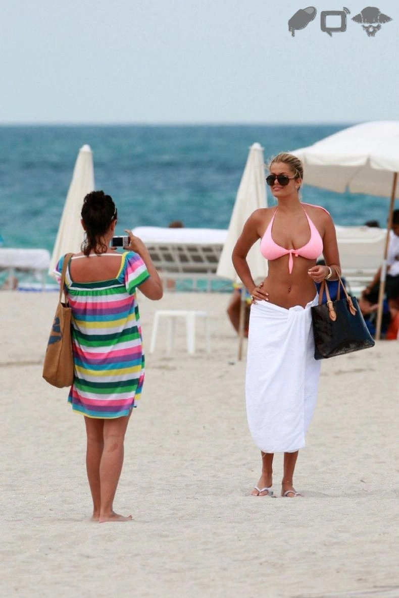 Не родичка. Проста іспанська модель Наталя Буш (Natalia Bush) (29 фото) – фото 1